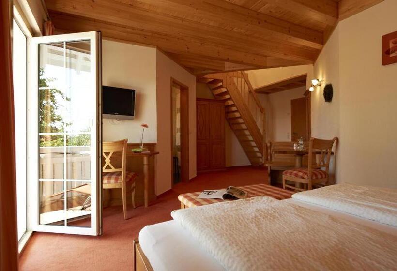 Landhotel Haringerhof Mit Saunawelt Und Naturbadeteich