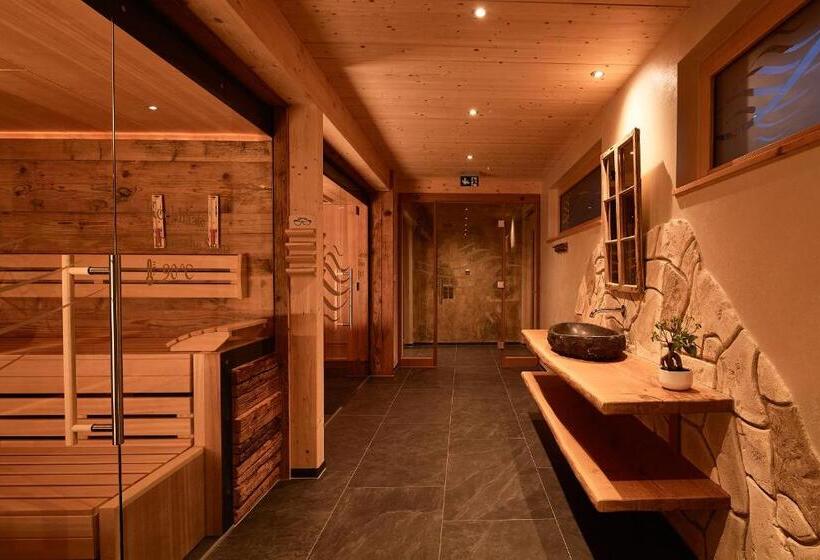 Landhotel Haringerhof Mit Saunawelt Und Naturbadeteich