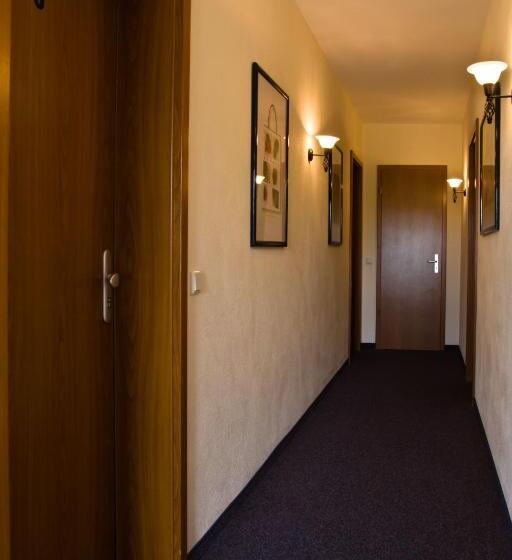 פנסיון Gästehaus Zur Kurve