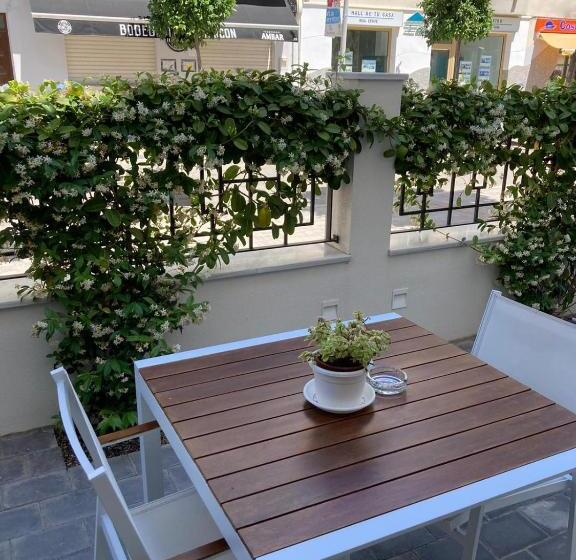 Apartamentos Turísticos La Plaza