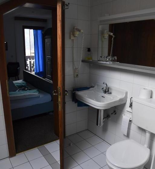 تختخواب و صبحانه Pension Schwarzenbach