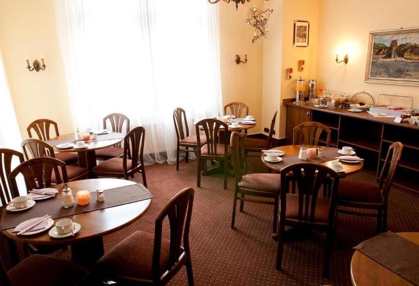 Отель City  Garni