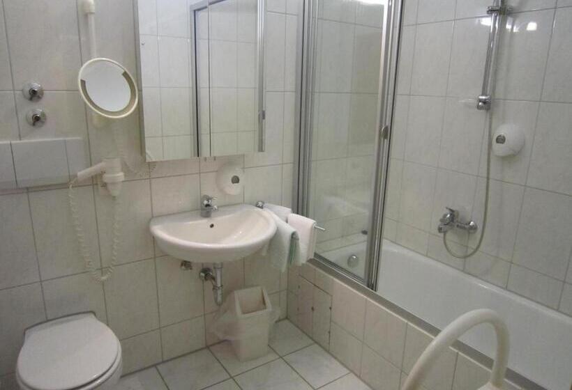 هتل Hahnenkleer Hof