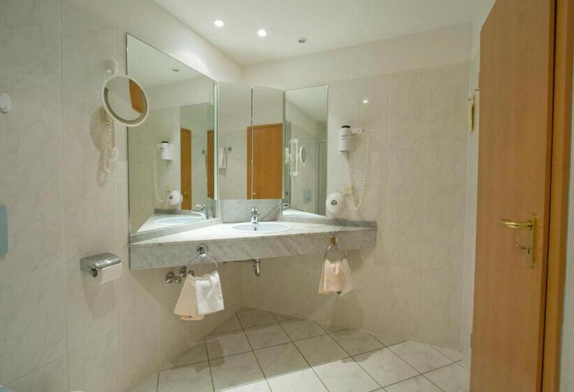 هتل Hahnenkleer Hof