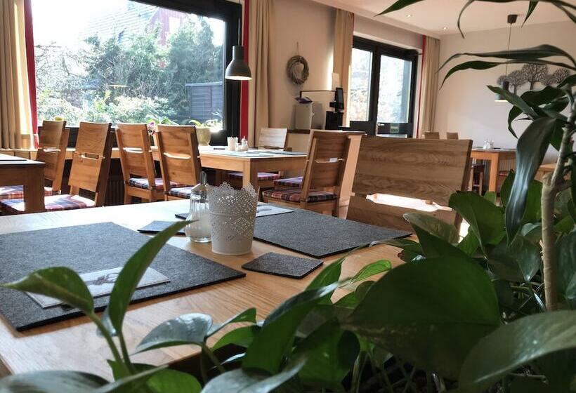 هتل Haus Am Hochwald