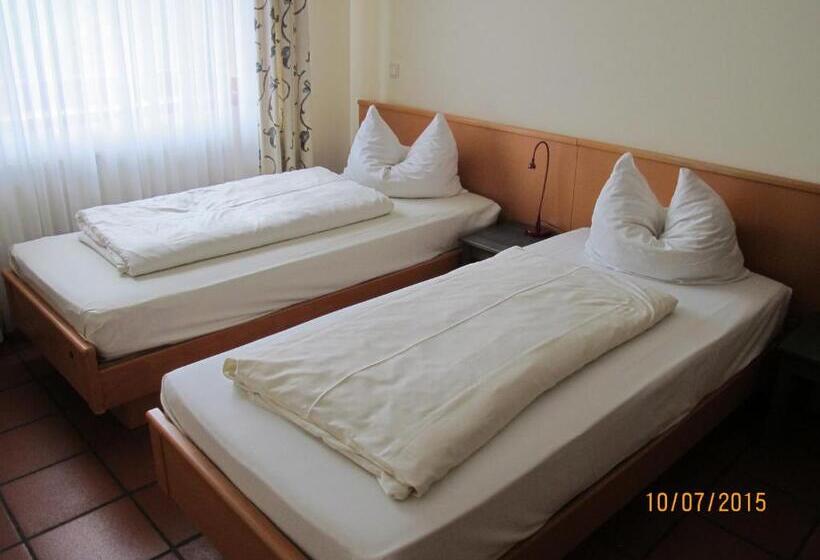 בית מלון כפרי Kastanienhof