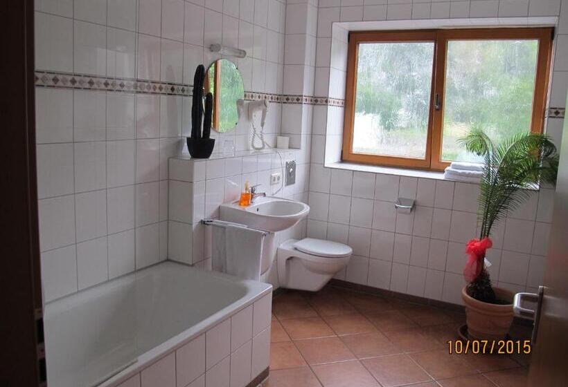 בית מלון כפרי Kastanienhof