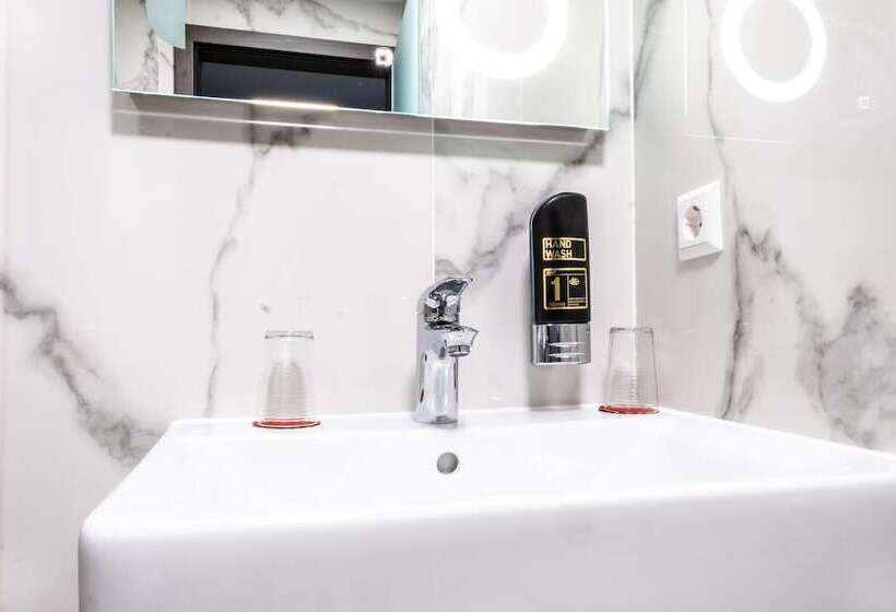 호텔 & Restaurant Knote