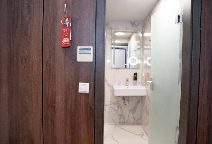 호텔 & Restaurant Knote