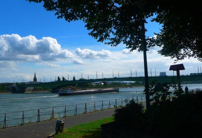 酒店 Mercedes City