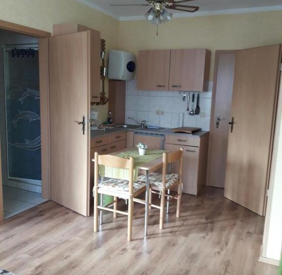 Отель Ferienwohnung Weingart Quedlinburg