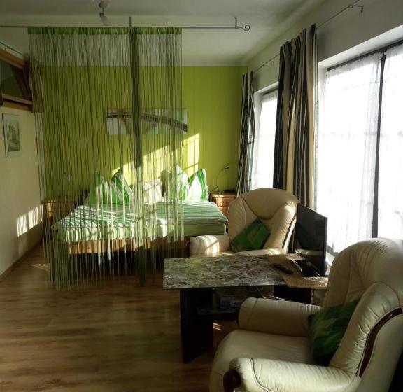 Отель Ferienwohnung Weingart Quedlinburg