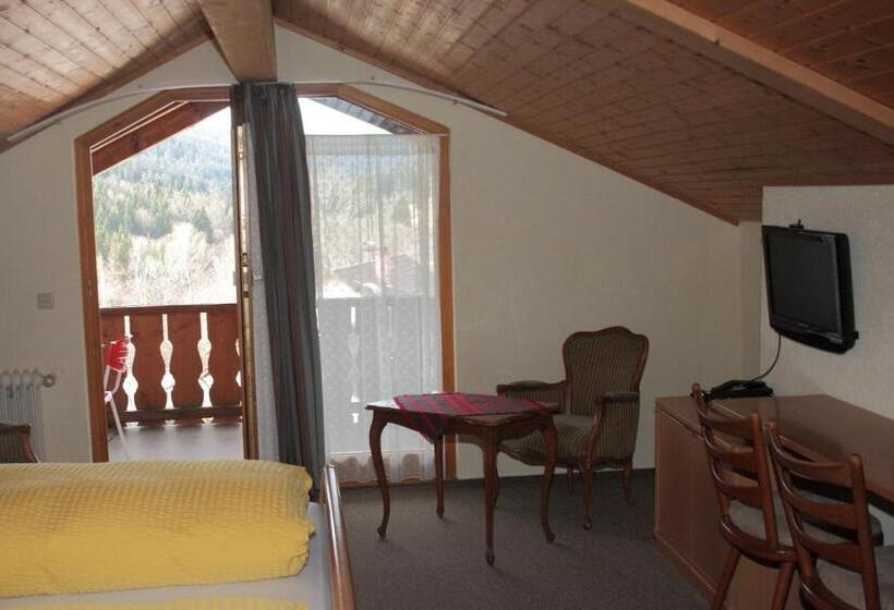 فندق Schwarzwald Gasthof Hirsch