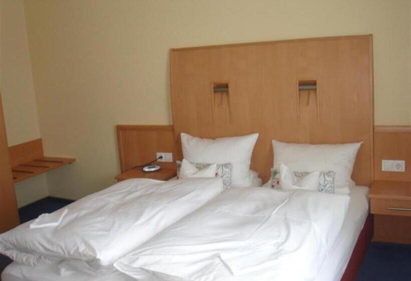 ホテル Tannenheim