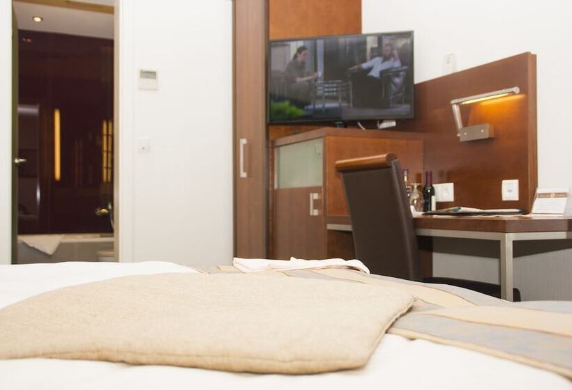 هتل Zum Adler  Superior