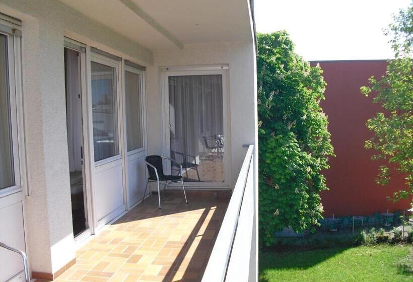 膳宿费 Boardingroom