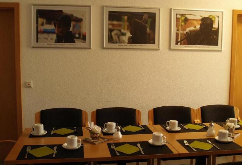 膳宿费 Boardingroom