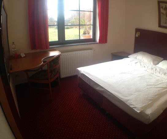 West Hotel An Der Sächsischen Weinstrasse