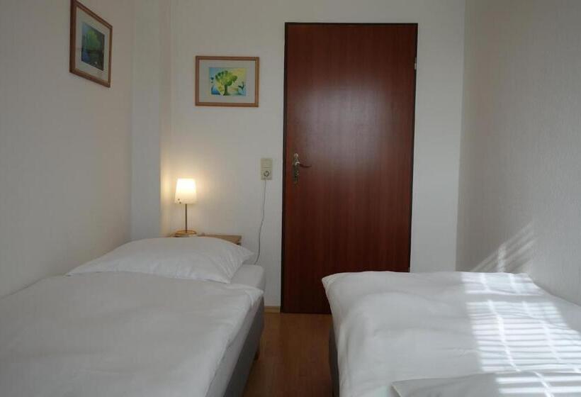 تختخواب و صبحانه Pension Am Helenenwall