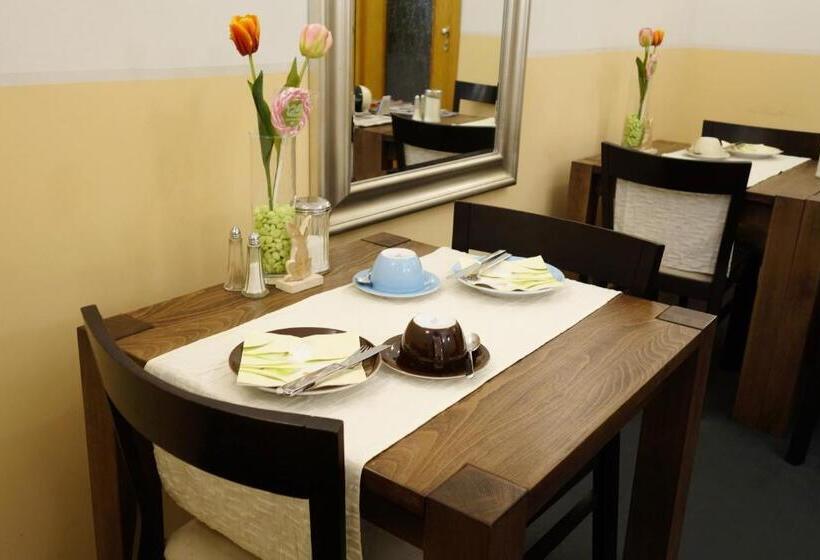 تختخواب و صبحانه Pension Am Helenenwall