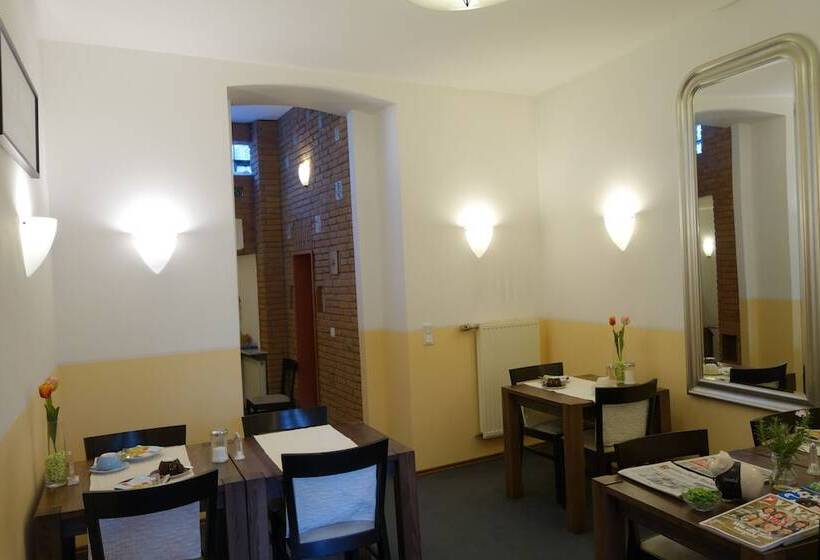 Bed and Breakfast Pension Am Helenenwall