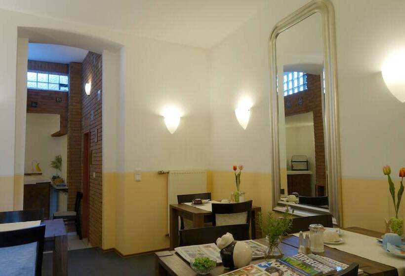 Bed and Breakfast Pension Am Helenenwall