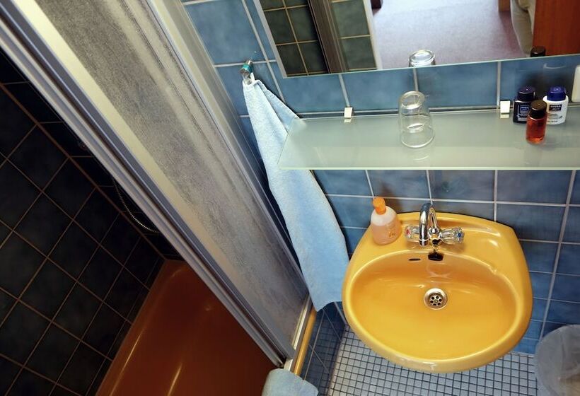 تختخواب و صبحانه Pension Am Helenenwall