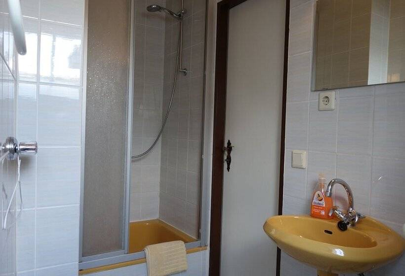 تختخواب و صبحانه Pension Am Helenenwall