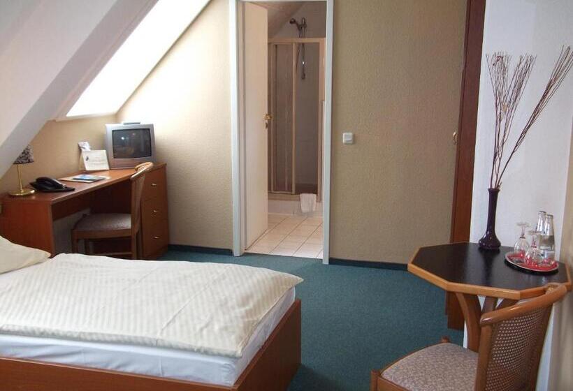 住宿加早餐  Pension & Café Am Krähenberg