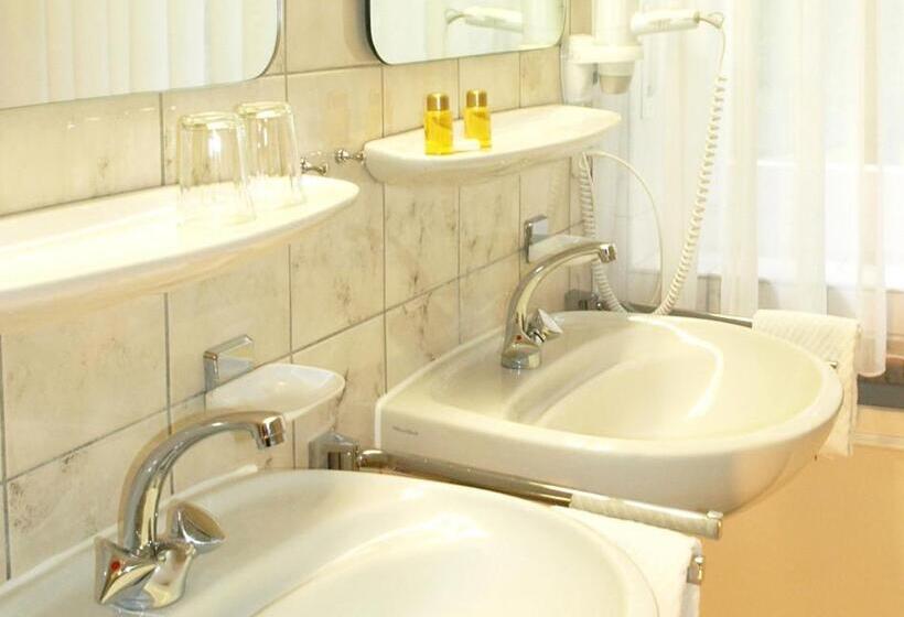 Heidehotel Waldhütte