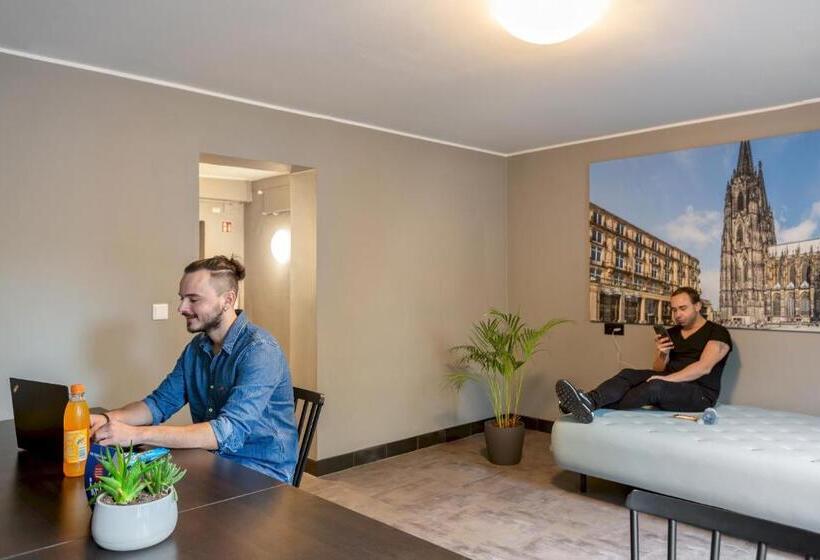 فندق a&o Koln Hauptbahnhof