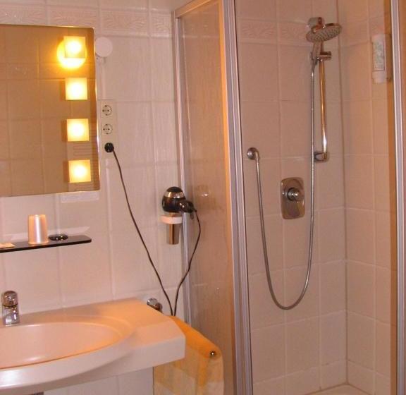 Отель Barbarossa Garni Bei Hanau