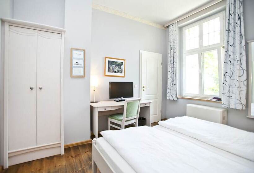 ホテル Elbterrasse Wörlitz