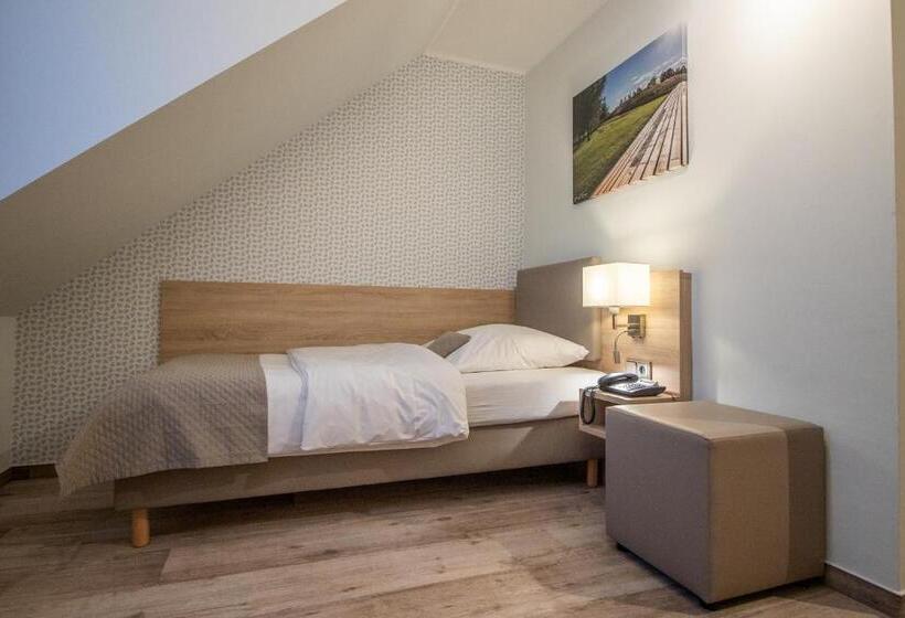 هتل Fallersleber Spieker