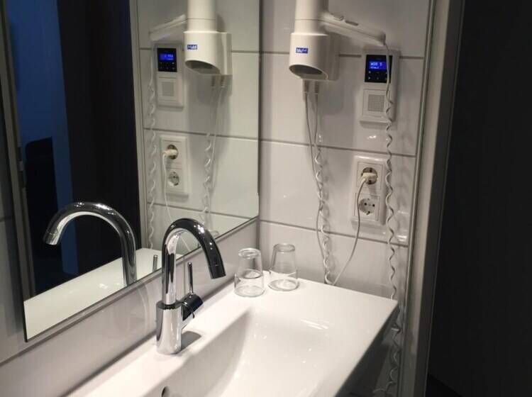 هتل International Am Theater