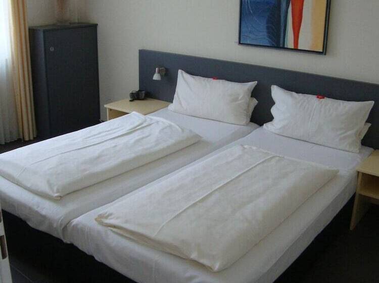 هتل International Am Theater