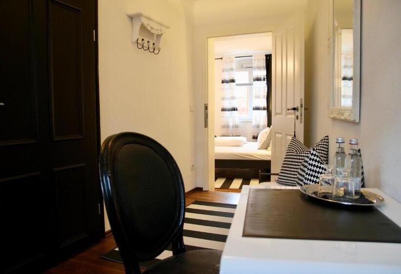 Отель L Ostello Altstadt