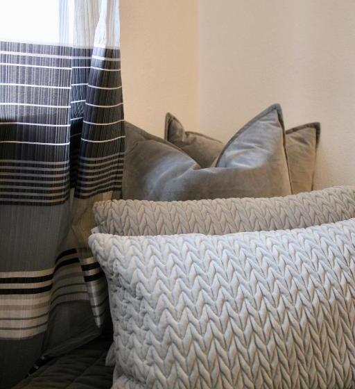 Отель L Ostello Altstadt