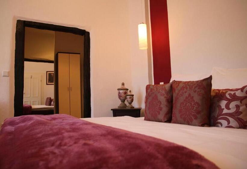 Отель L Ostello Altstadt