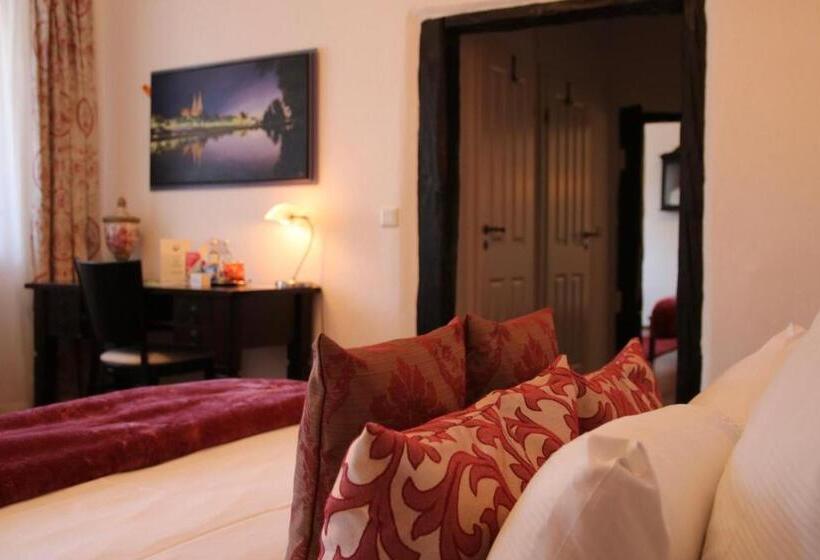 Отель L Ostello Altstadt