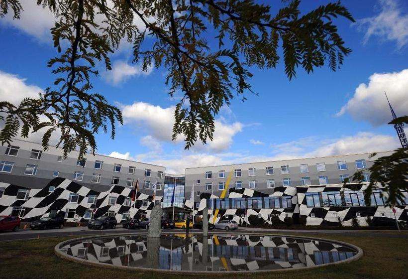 فندق Motorsport Arena