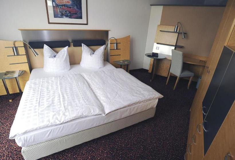 فندق Motorsport Arena