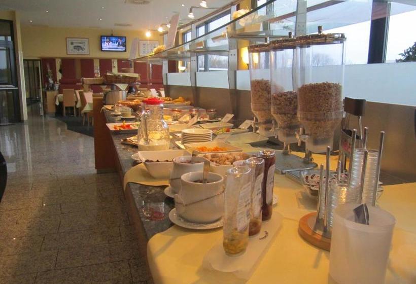 فندق Motorsport Arena