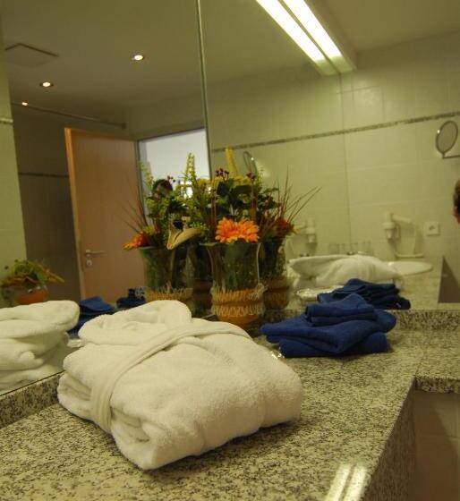 فندق Motorsport Arena