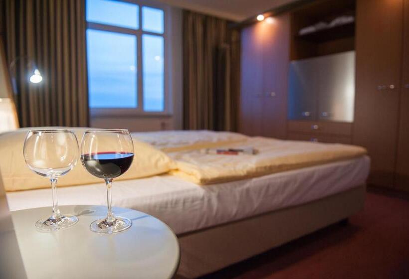 فندق Motorsport Arena