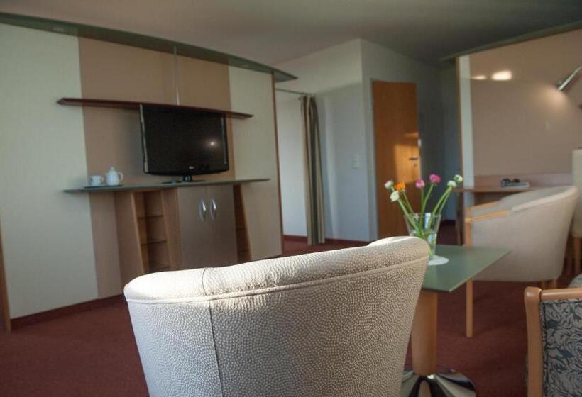 فندق Motorsport Arena