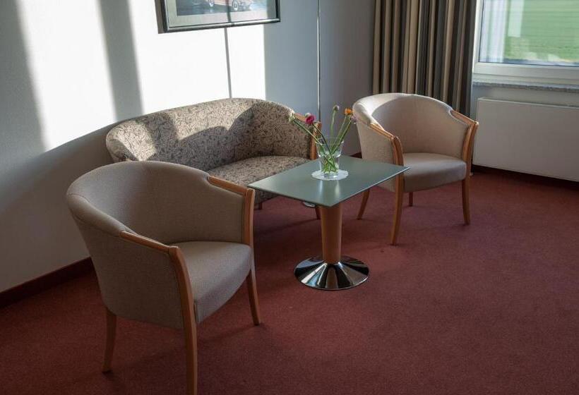 فندق Motorsport Arena