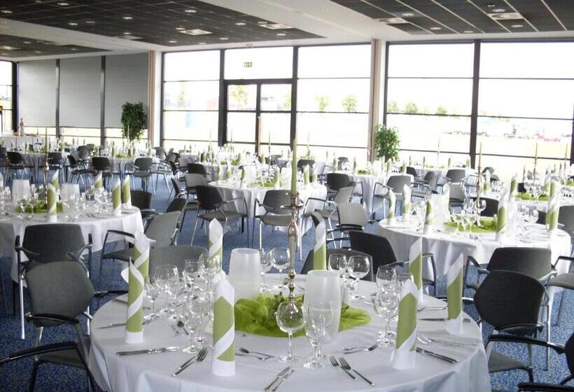 فندق Motorsport Arena