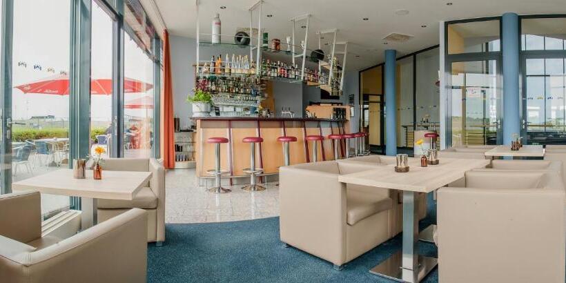 فندق Motorsport Arena