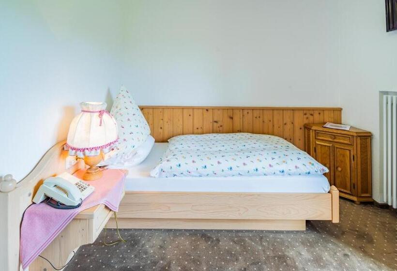 בית מלון כפרי Pension Ostler